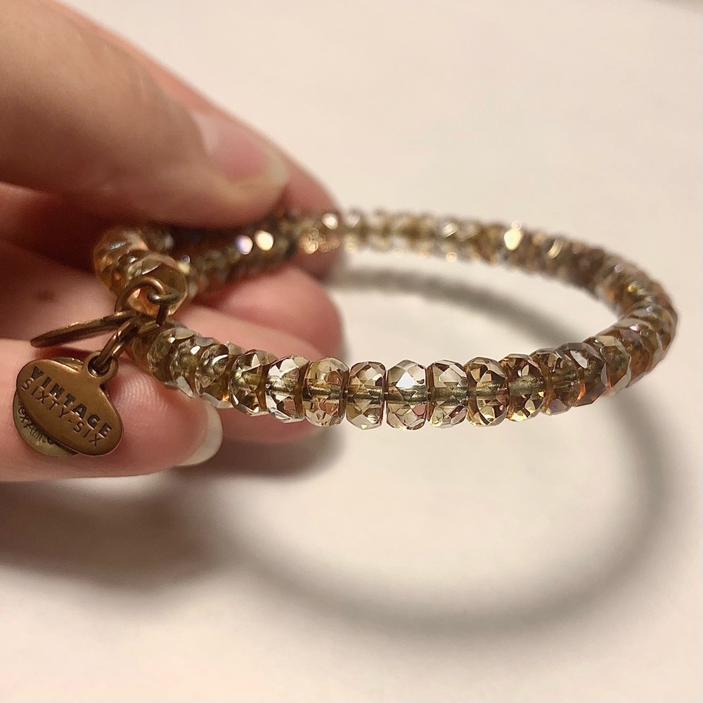 ✨ RARE ✨ Sparkly Champagne Beaded Wrap - Picture 4 of 5
